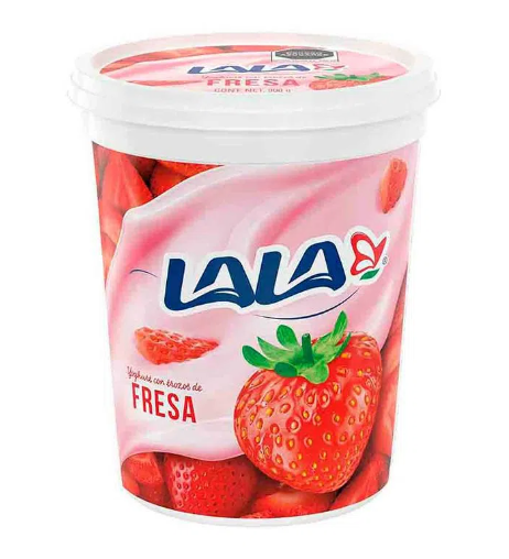 2 c: Family size Strawberry Yogurt 900g